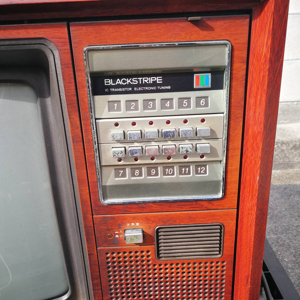 h1683 TOSHIBA 東芝 ブラウン管テレビ 18T95F カラーテレビ 木製