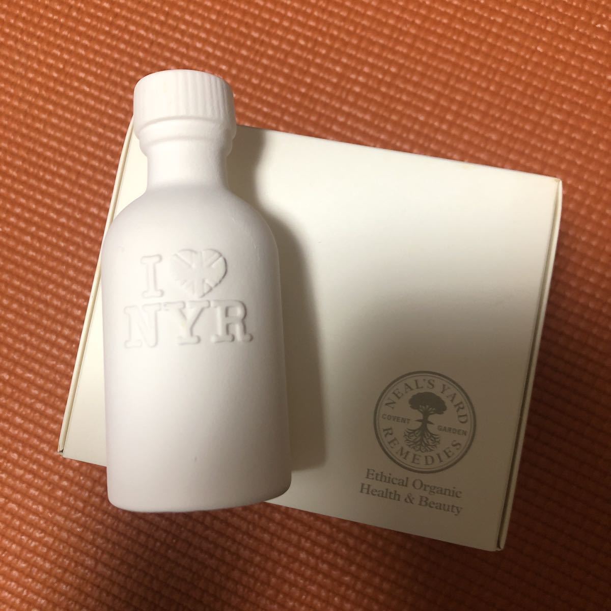 新品 送料無料 ニールズヤード Neal S Yard セラミックアロマボトル テラピー 癒し リラックス マインドフルネス 瞑想 の落札情報詳細 ヤフオク落札価格情報 オークフリー スマートフォン版