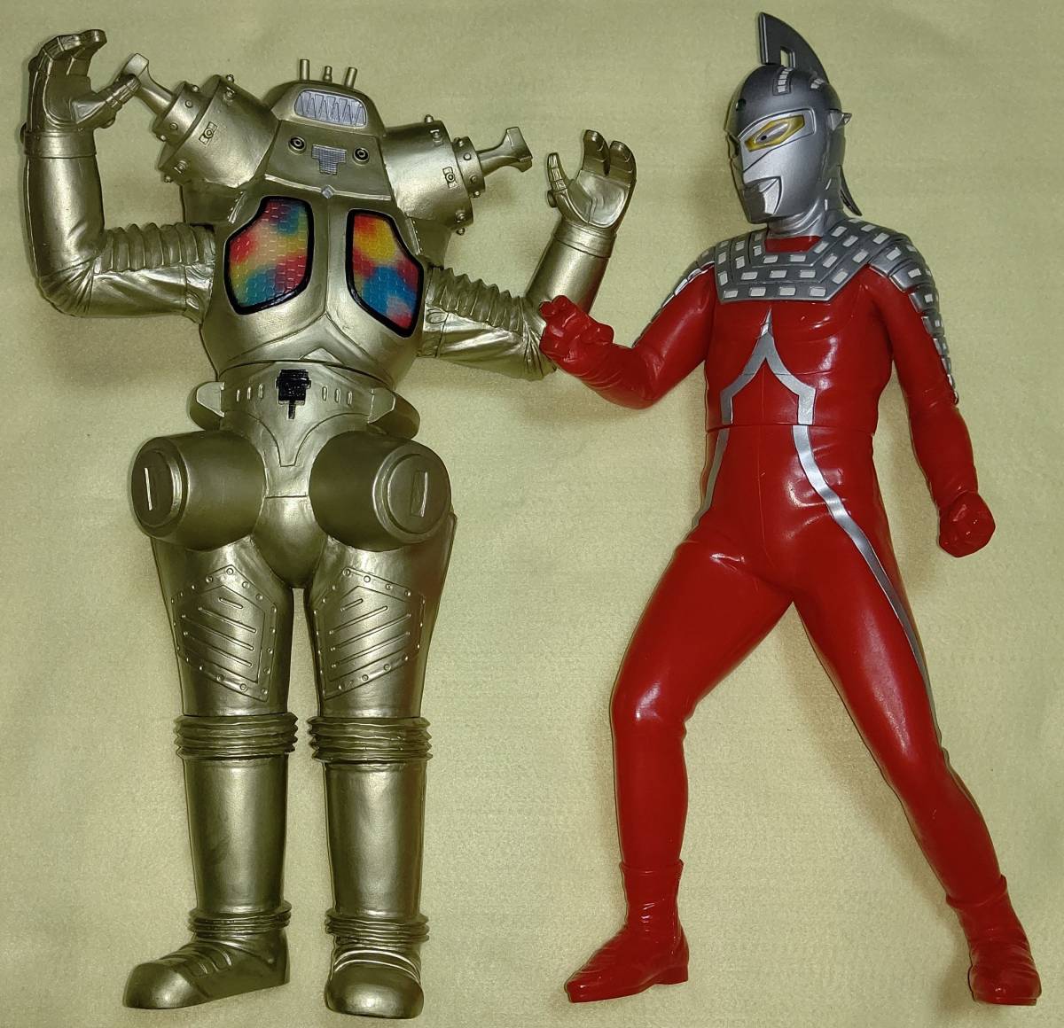 ソフビ。ウルトラセブン.1999。 Amazon.co.jp: 超特大フィギュア ビッグサイズソフビフィギュア2