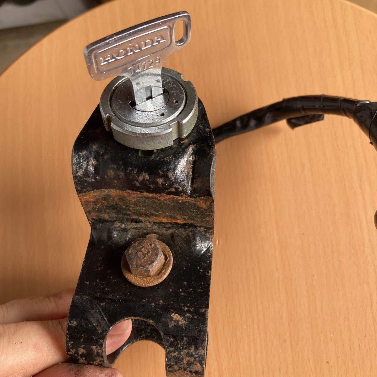 CB750FOUR メインキーシリンダー取付ステー☆CB750K、K0 | PMC イグニッションスイッチ＆ロックセット ドリームCB750