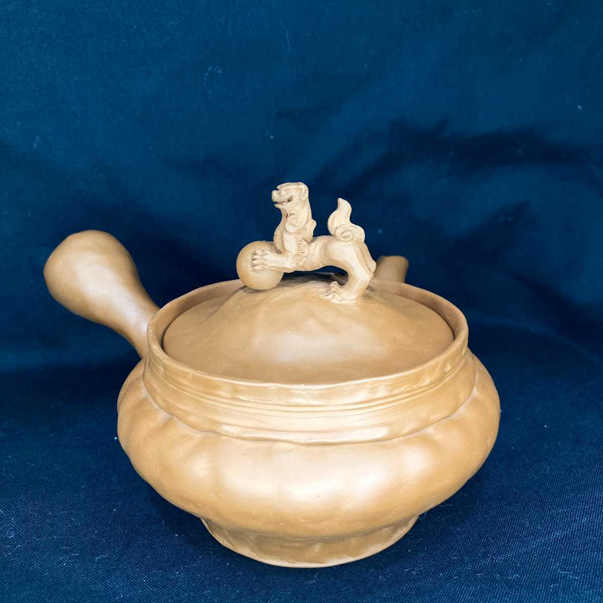 目立った傷や汚れなし】11-35 間野弥平 朱泥獅子摘み手捻り茶注 常滑焼