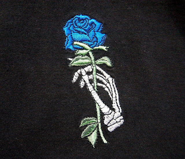レジェンダlegenda 青薔薇刺繍ロンT