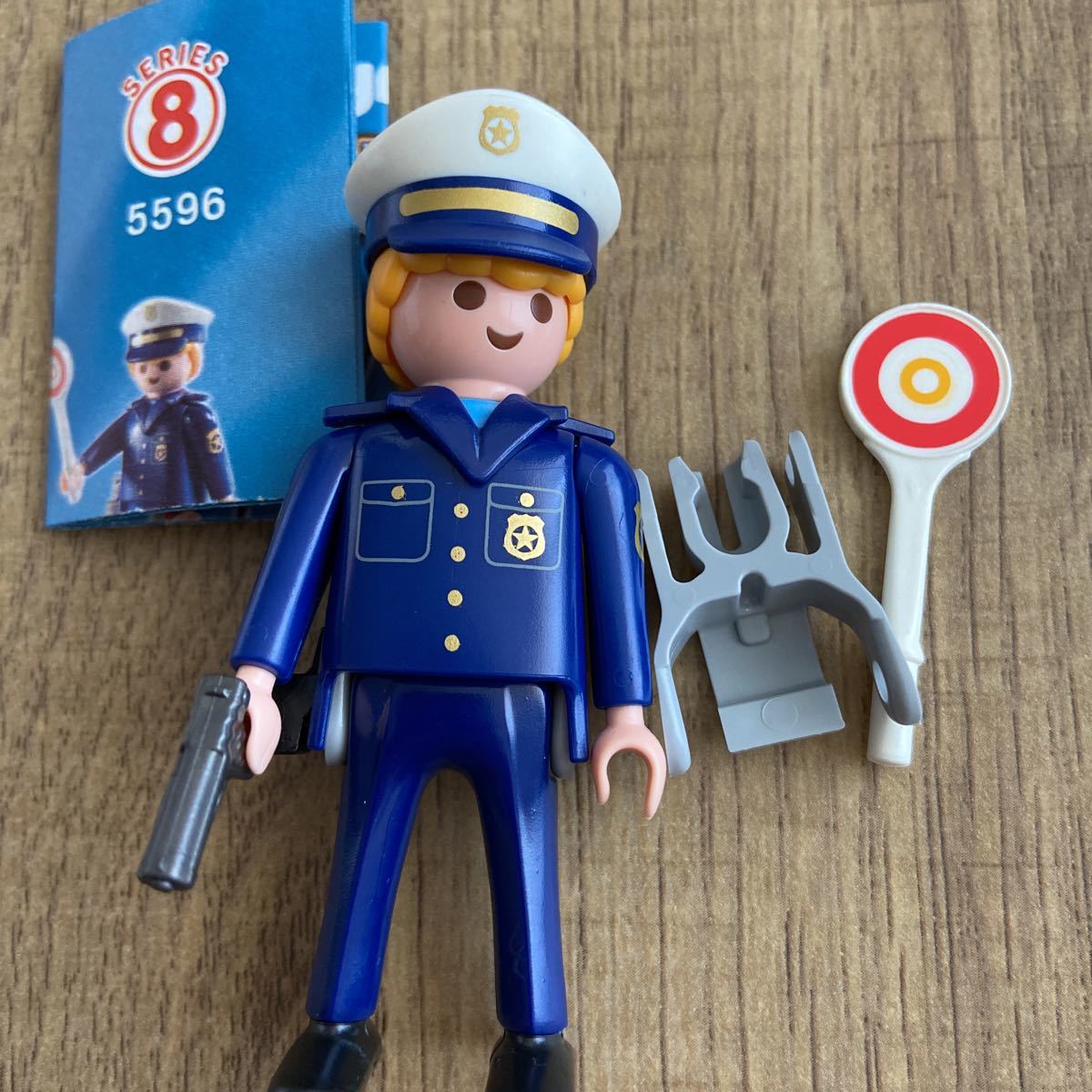 【未使用に近い】プレイモービル figures シリーズ8 警官 playmobil yoruの落札情報詳細 ヤフオク落札価格情報 オークフリー