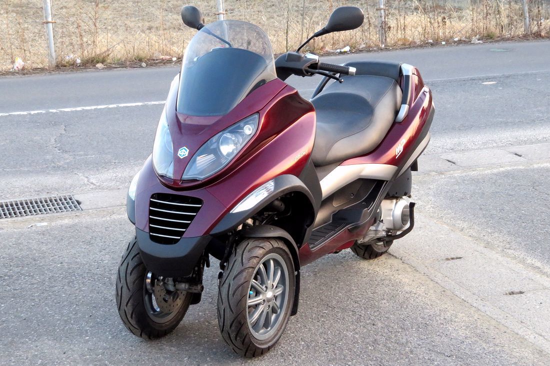 ピアジオ MP3 250RL (側車付軽二輪）トライクで普通免許AT限定でも