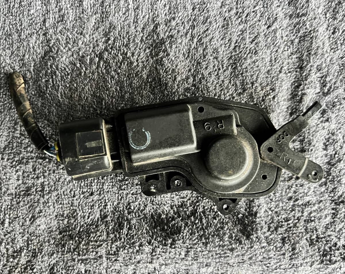 L375S タント リヤ右ドアロックアクチュエーター