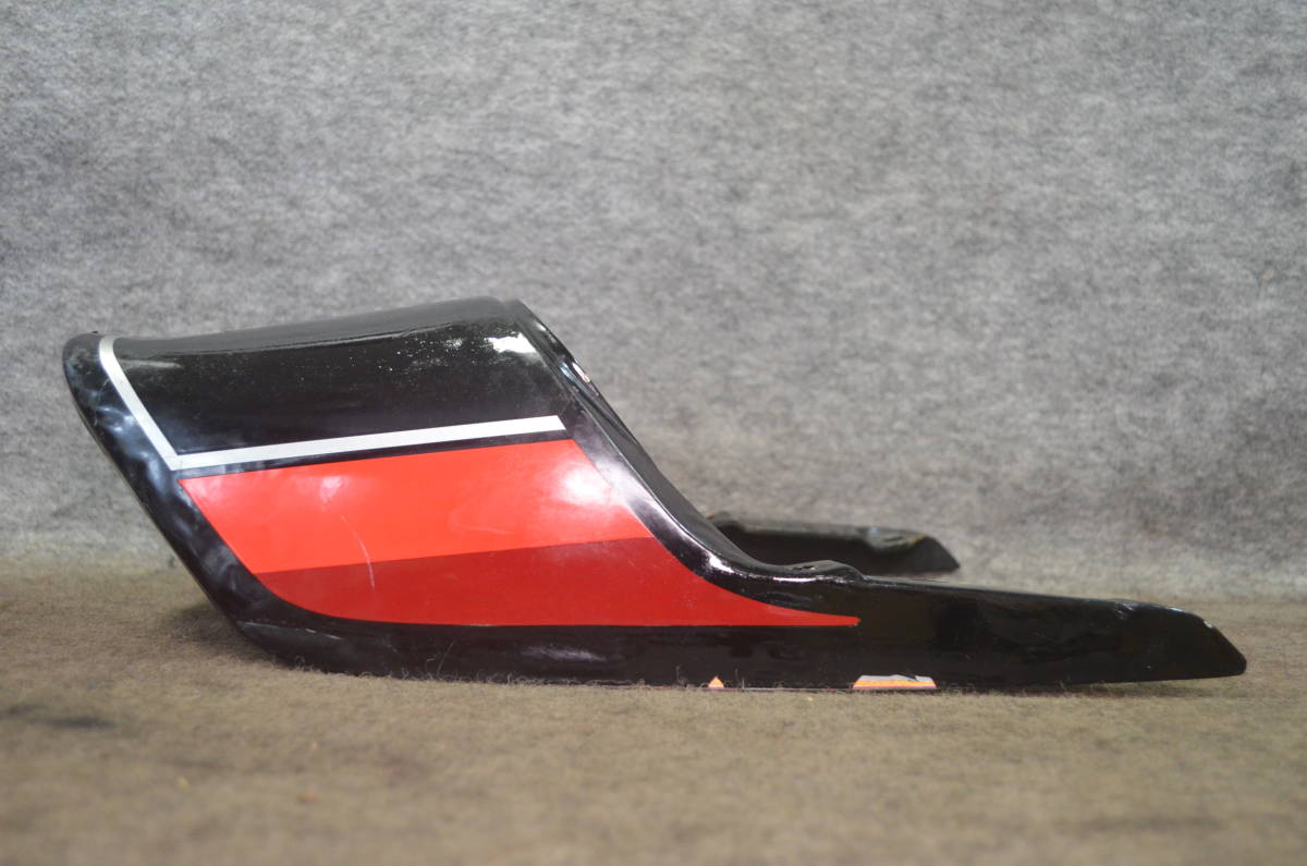 Y22-0579】YAMAHA XJ400用 純正テールカウル2個セット ジャンク品