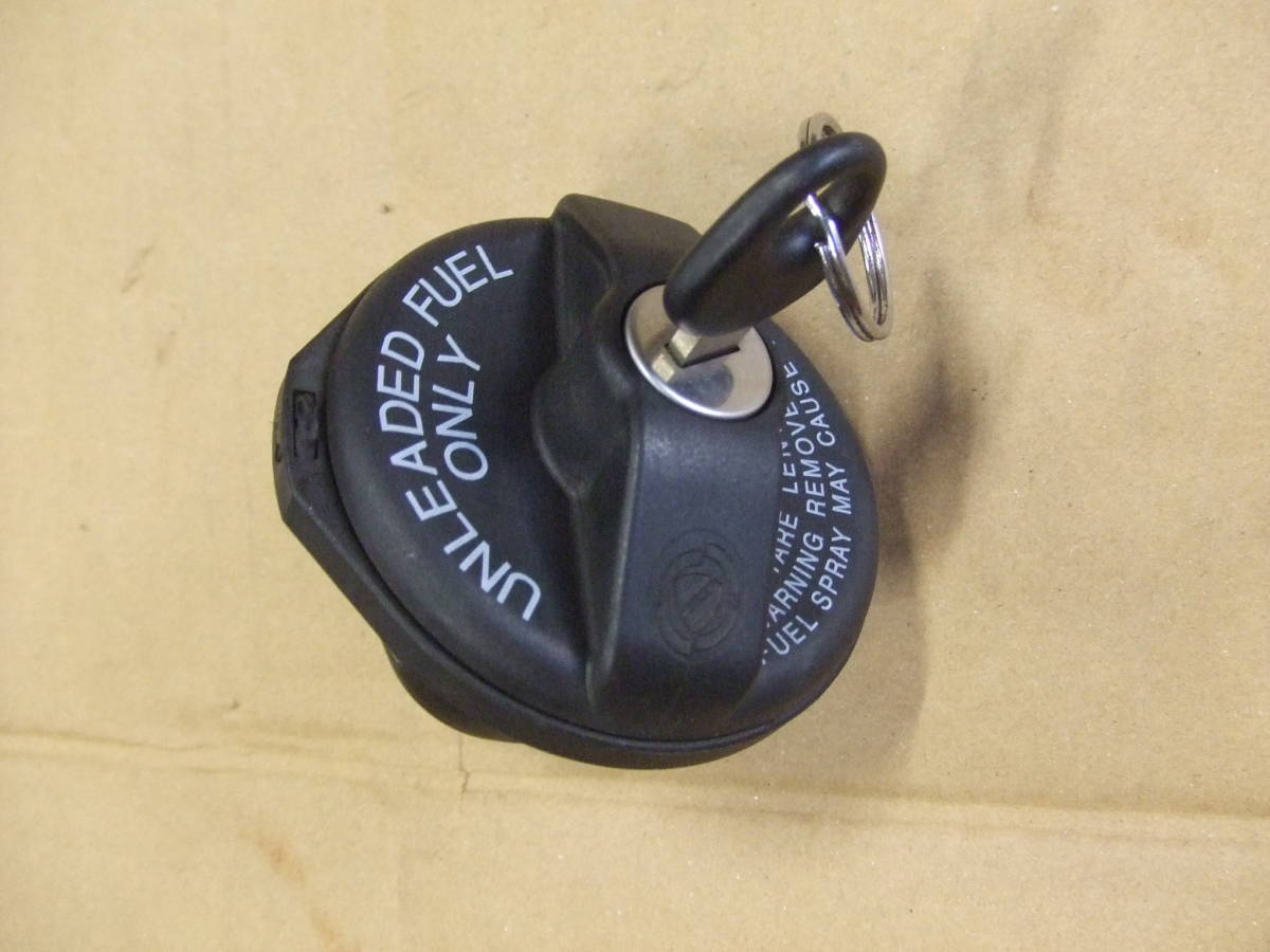 【やや傷や汚れあり】★ フィアット500 FIAT 31212 キー付き フューエルキャップ ★ 312 FIAT 500 ポップ ラウンジの