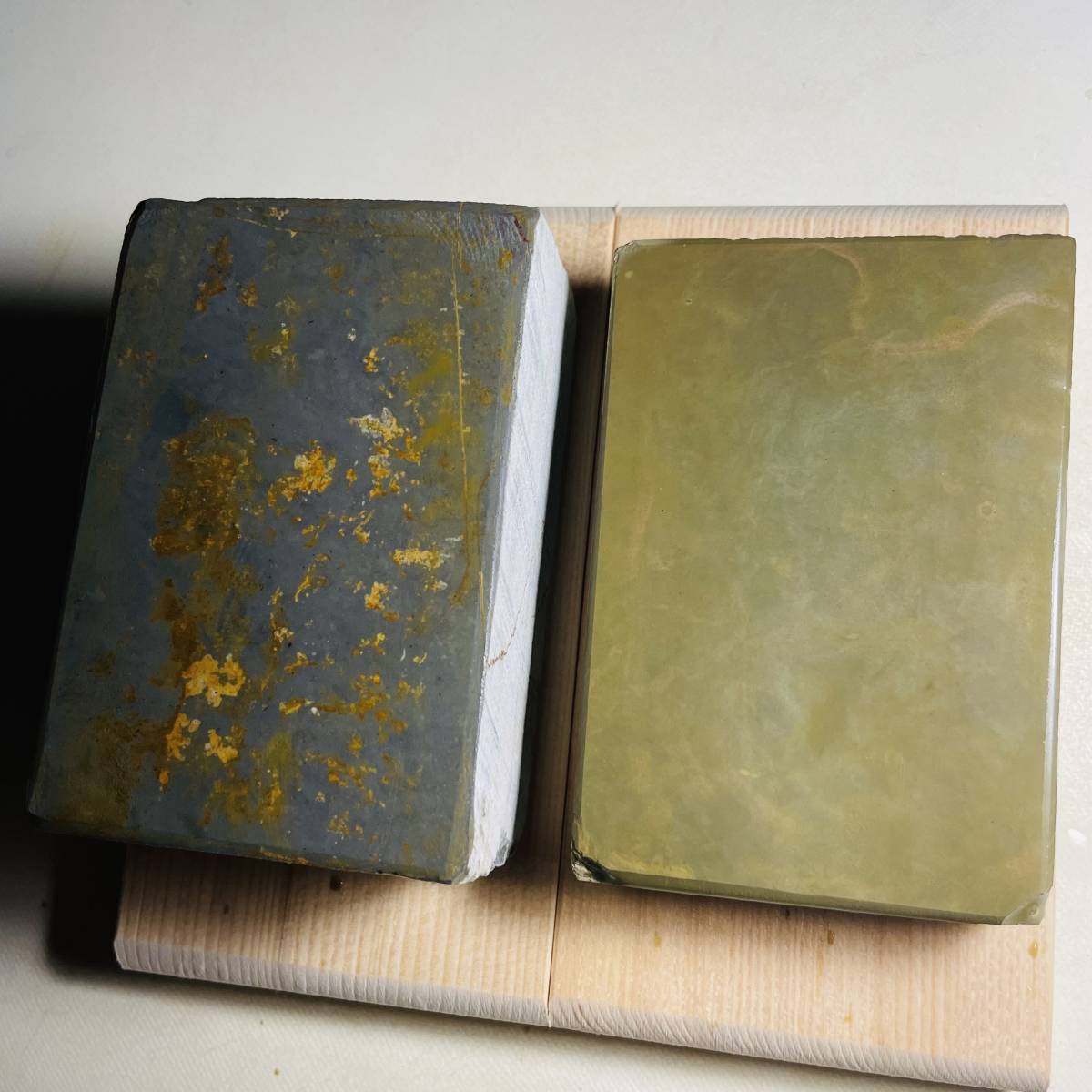 天然砥石正本山巣板カラス仕上げ砥石台付き