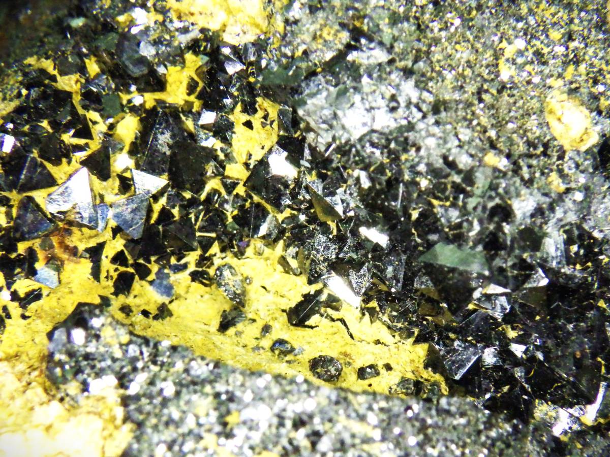 国産鉱物 長野県栗生鉱山 磁鉄鉱