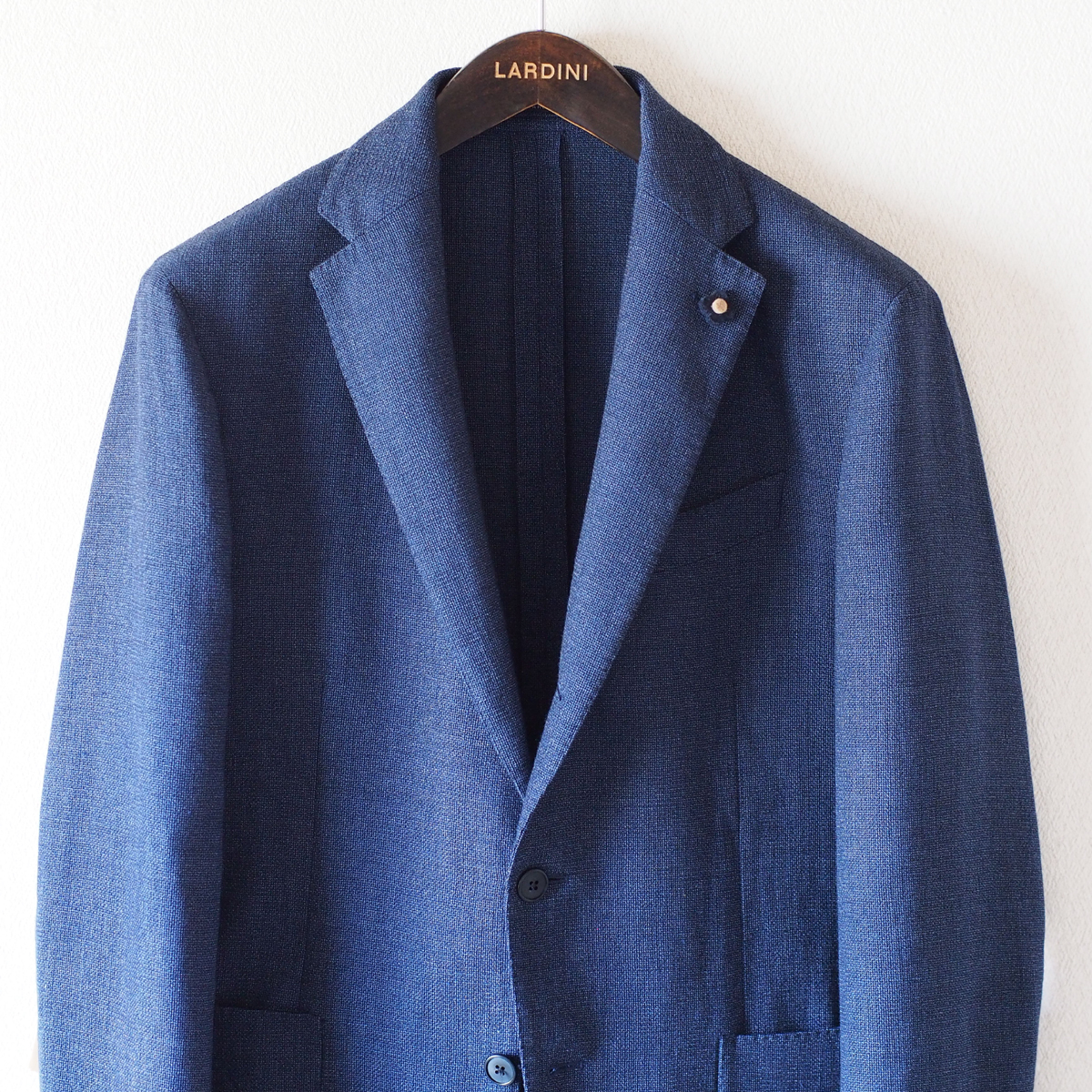 美品LARDINI 新ロゴ ネイビー ウール スーツ ブートニエール 46 【公式