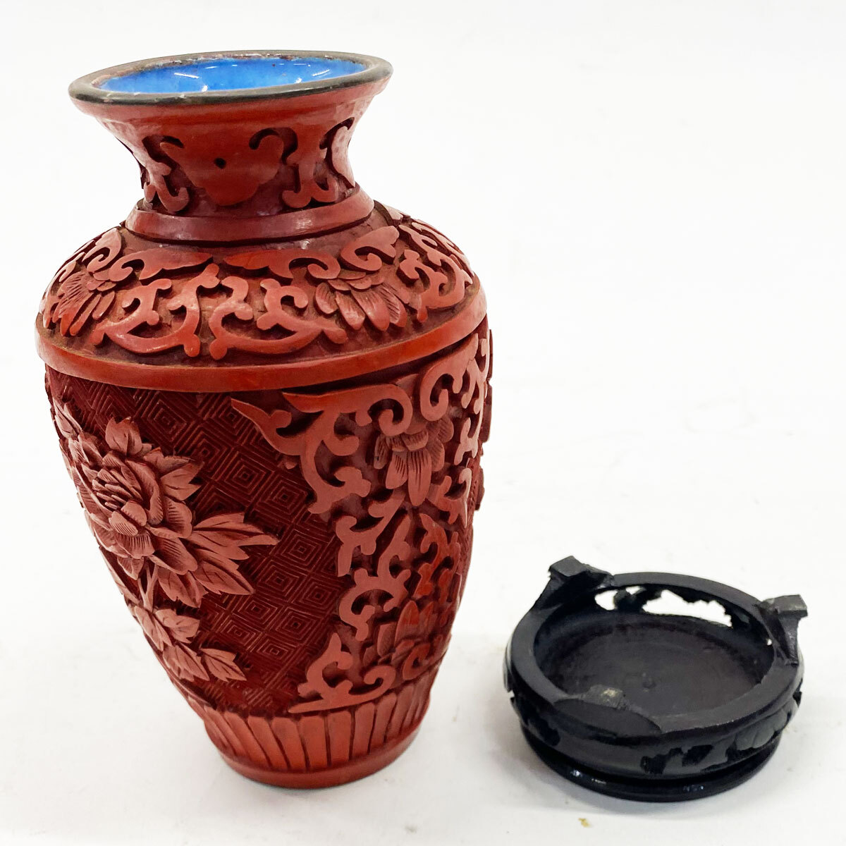 堆朱 壺　花瓶 漆彫リ 細工 銅製剔紅牡丹花瓶 內七宝 飾リ 花器 保管品 唐物 堆朱 壺花瓶 漆彫リ 細工 銅製剔紅牡丹花瓶 內七宝 飾リ 花器