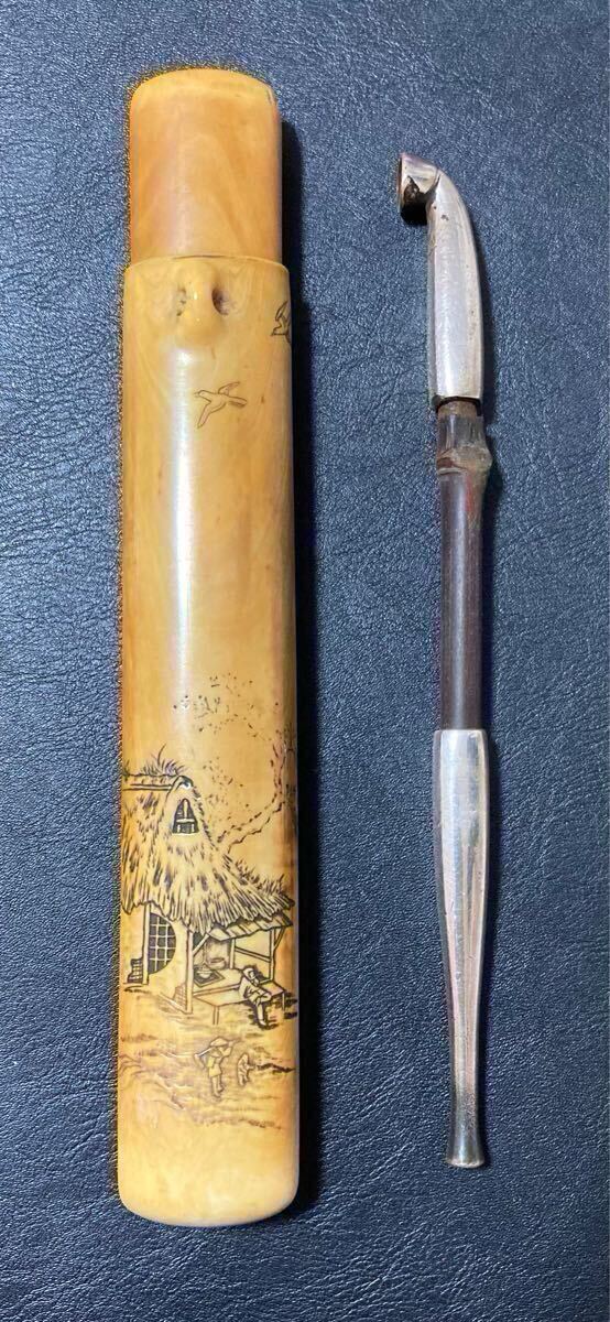 革製大振煙草入（鉄製銀象嵌六角前金具）/革製煙管筒・