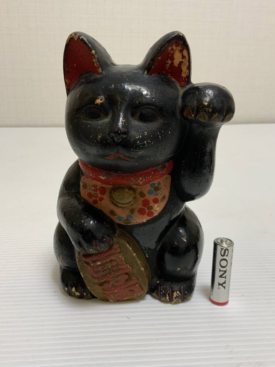 まねきねこ　白ネコ＆黒ネコ　陶器製 約33cmのビッグサイズ　中古品 まねきねこ 白ネコ＆黒ネコ 陶器製 乗り出し 約33cmのビッグ