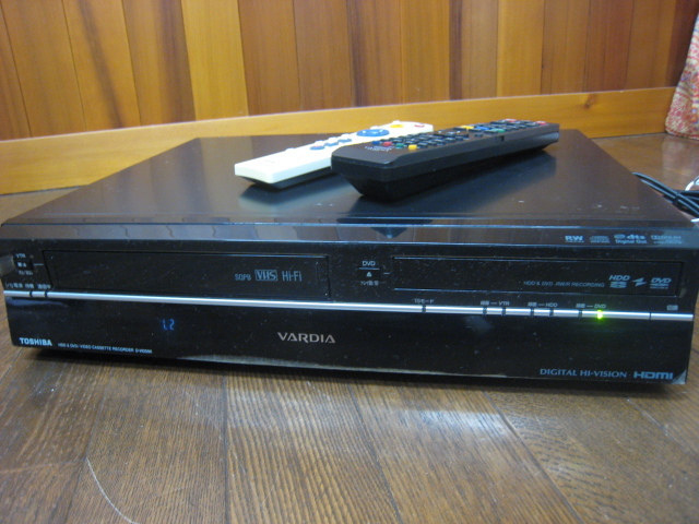 ☆東芝 RD-W301 地デジ/ダビング10対応 VHS⇔DVD⇔HDD一体型