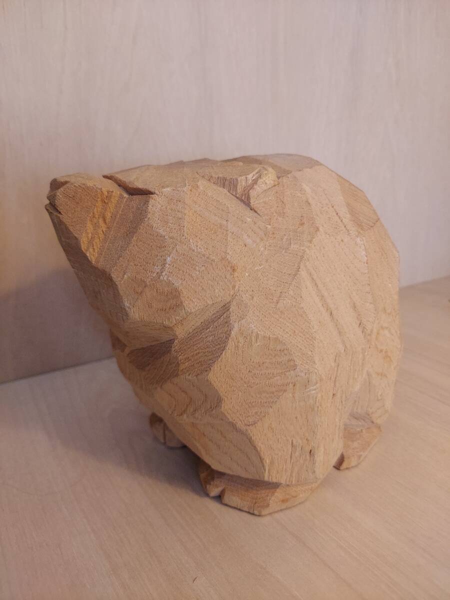 木彫り クマの親子彫刻 小畠雪峰 重厚 中古】木彫りの熊 北海道 小畠雪峰作 小熊くわえの熊 幅40cm 奥行30cm