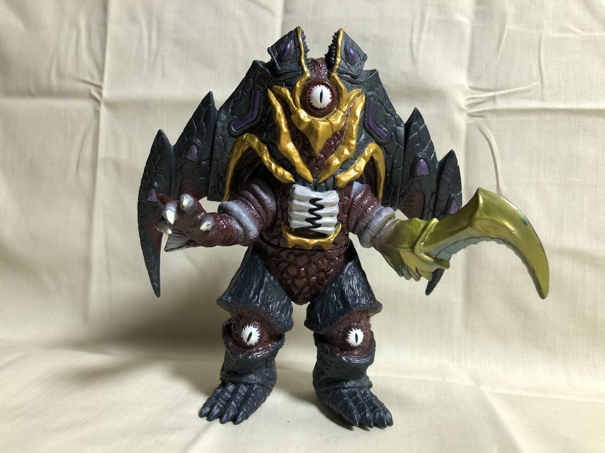 バンダイ スキューラ タグ付き ソフビ ウルトラ怪獣シリーズ