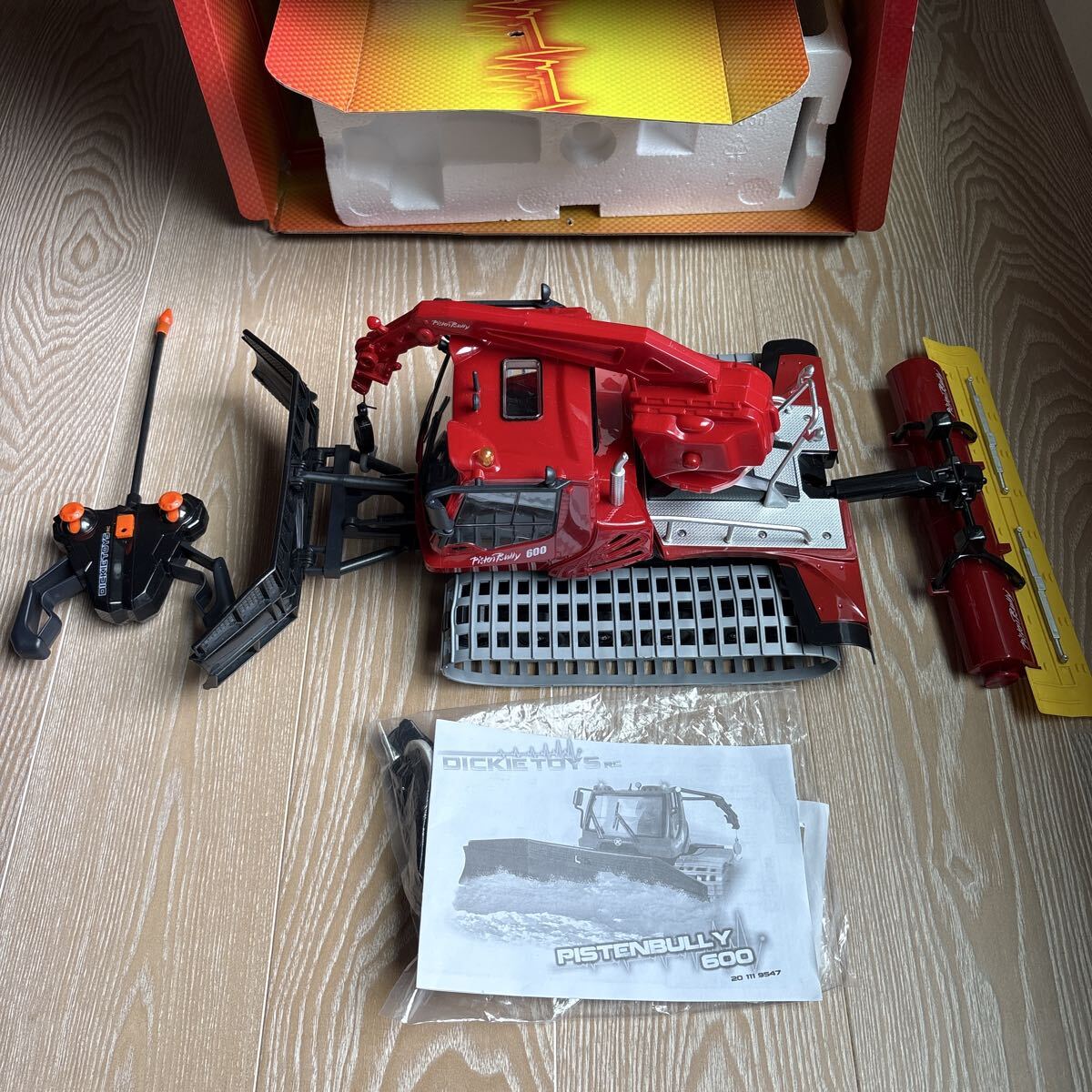 新品未使用未開封 PistenBully 600 1/43 PistenBully 600 (1:43 scale)