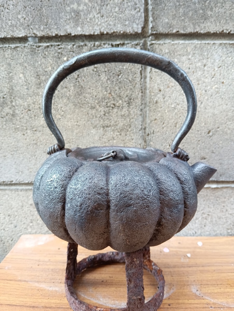 釜師名人/二代 砂子沢三郎（号：秀仙）/鉄瓶/虫食い蕾/岩肌/南部鉄器