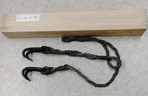 骨董品】江戸期 長さ183cm 武器装具 鉄製金具の付く 小刀仕込みの袖