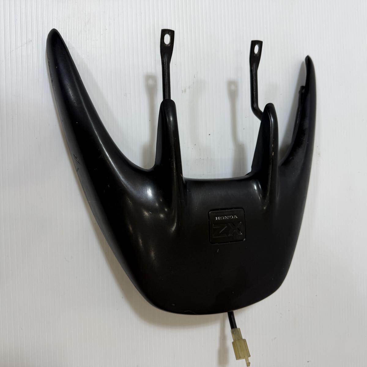 ライブディオ ZX仕様 バッテリー、エナメルシート、リアスポイラー新品