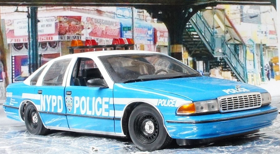 最終出品☆ 1/18 chevrolet caprice NYPD ニューヨーク 市警 POLICE