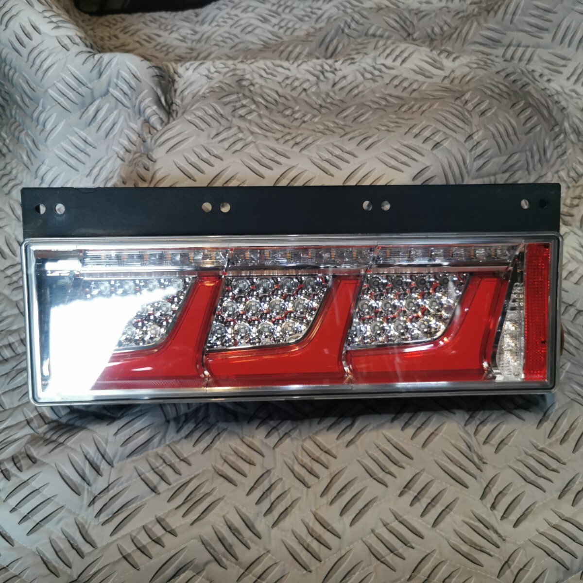 中古】良品 いすゞ ISUZU エルフ 純正 テールランプ テールライト 左右