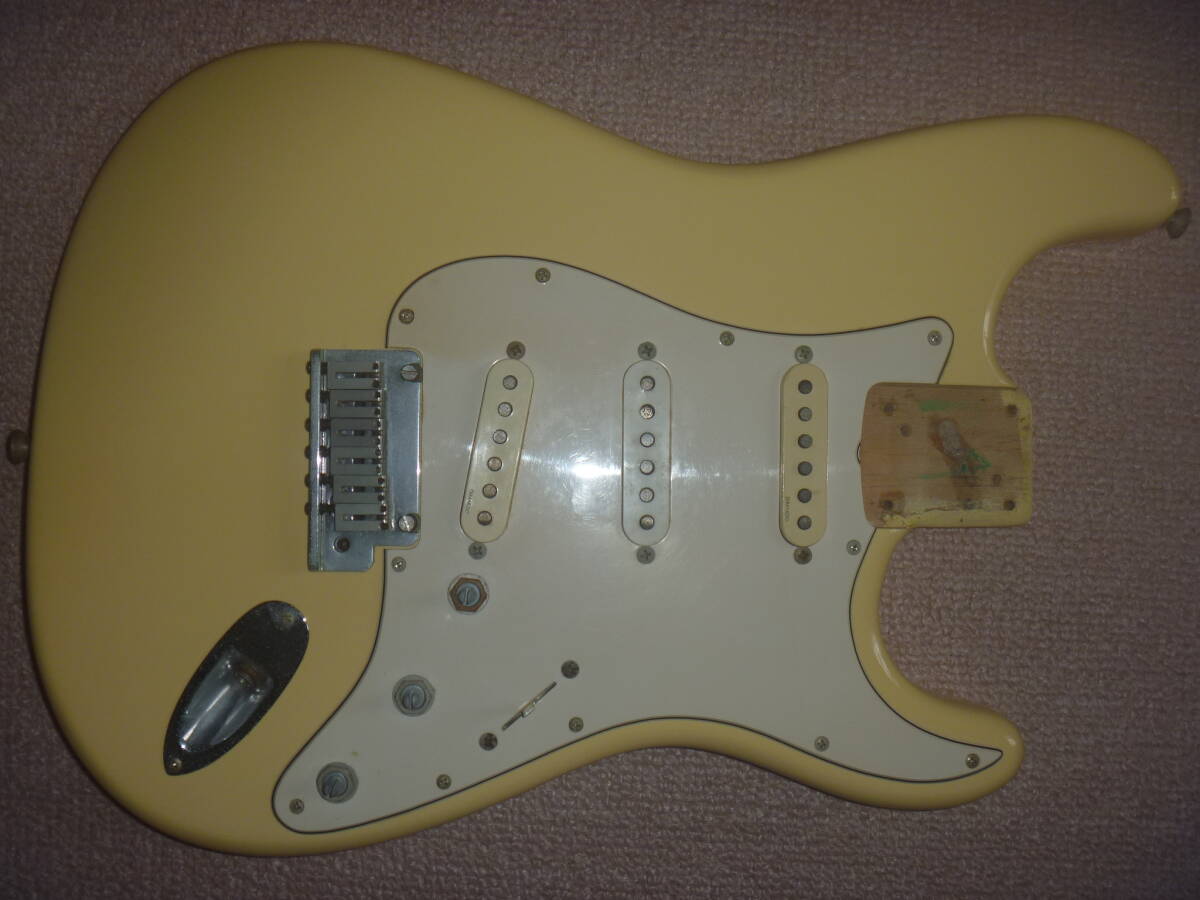 Fender JAPAN ストラトキャスター イングヴェイタイプスキャロップ E