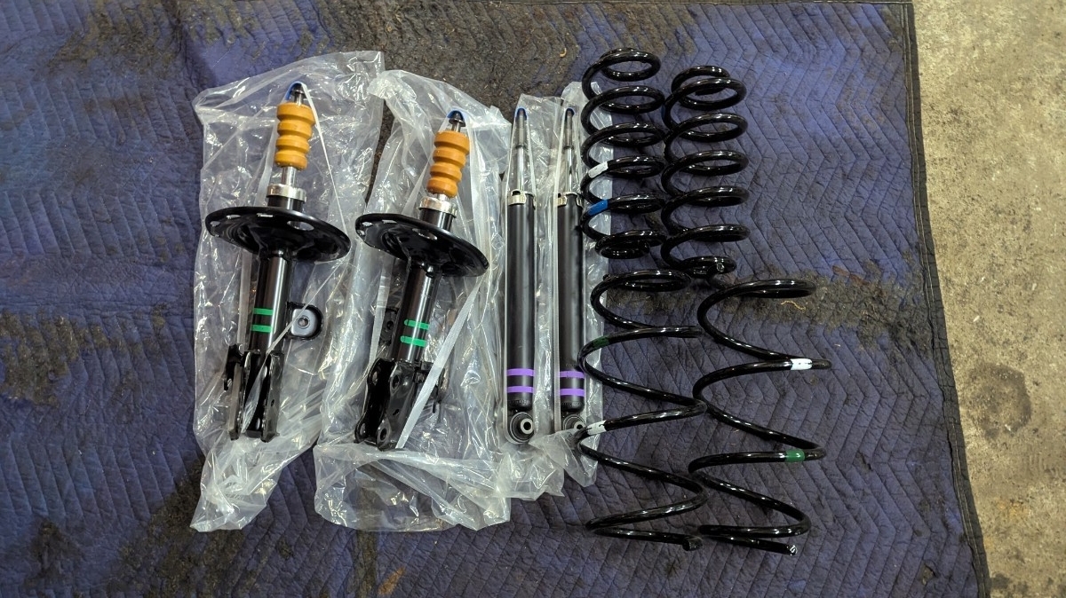 【低走行・美品】ボルボ V70 R (SB系) 純正サスペンションスプリング RMDup94171] ボルボ V70 SB系 純正 サス 1台分 ショック スプリング
