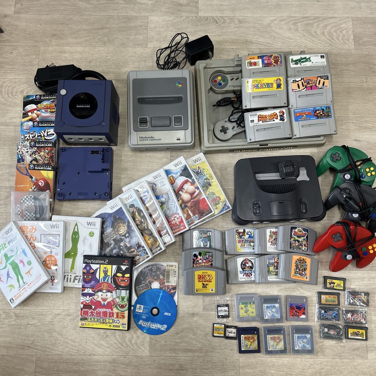 ニンテンドー64 NINTENDO64 コントローラー2つ カセット色々7個 64GB