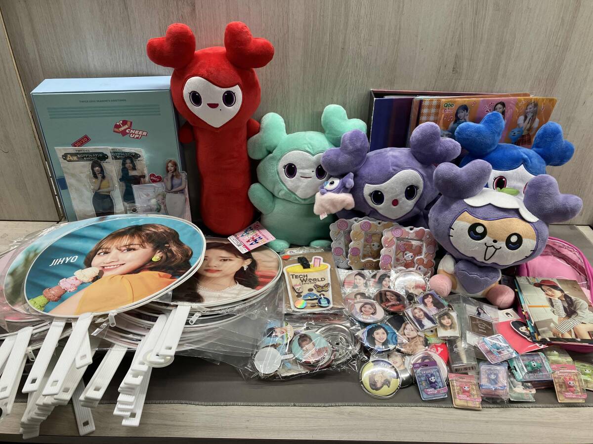 TWICE グッズいろいろセット MOMO推しの方に是非！ペンケース、缶