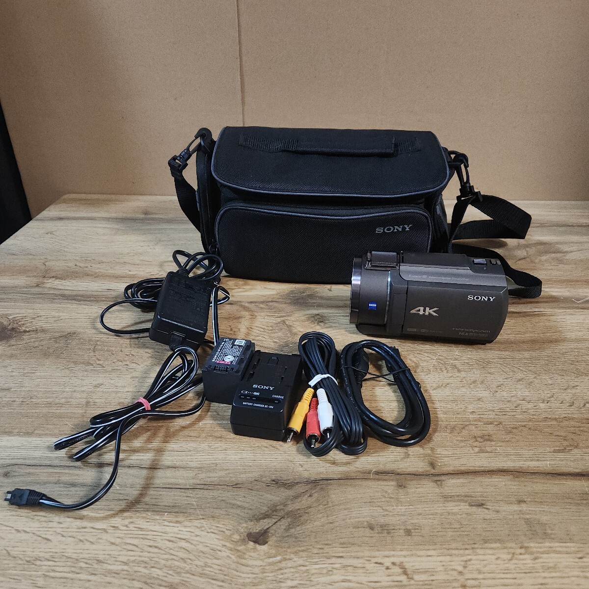 ナショナルビデオカメラVZ-C712ずいぶん昔（1981年）の物です動作