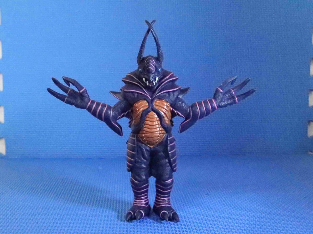 マ*ー様 【美品】ウルトラマンボトルキャップ　シークレット込み全２４種　三ツ矢サ マ*ー様 【美品】ウルトラマンボトルキャップ シークレット込み全24