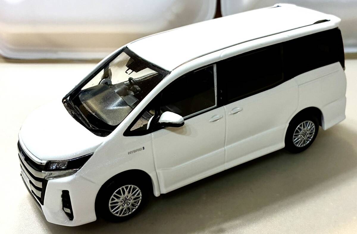 非売品】1/30 トヨタ 新型 RAV4 ミニカー 非売品 ハイブリッド