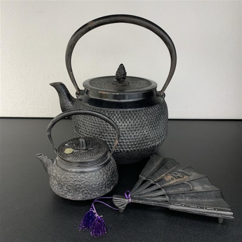 南部鉄器 鉄瓶 霰文様 松ぼっくり摘み　あられ 義】 岩手県伝統工芸品 南部鉄器 松ぼっくりつまみ あられ型鉄瓶 少