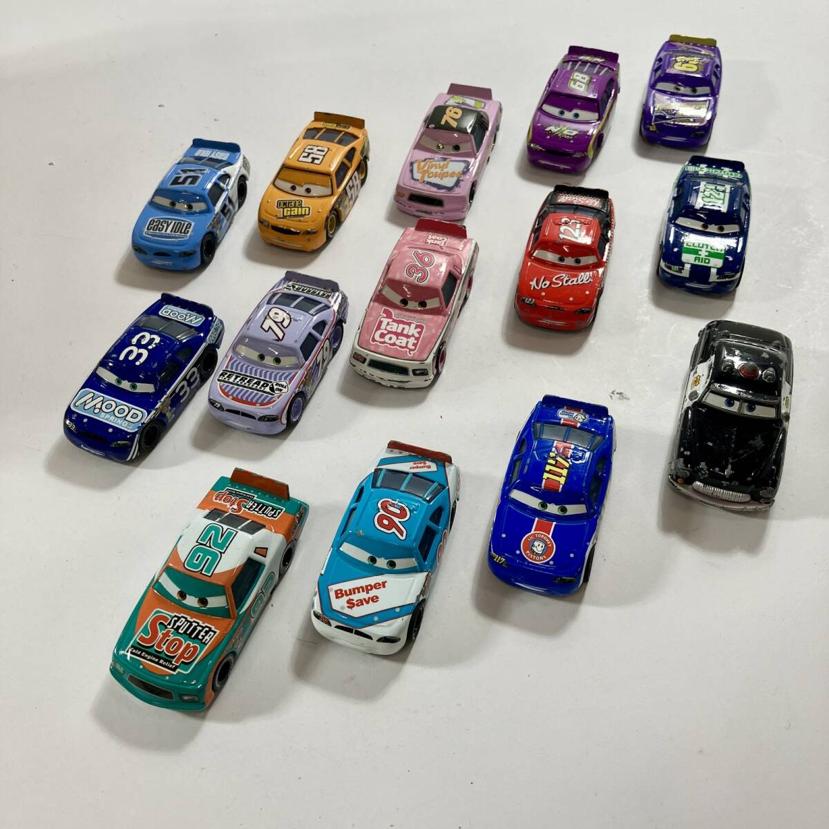 新品】在庫有り ディズニー カーズ No.80 ガスキッツ & マック 2点SET