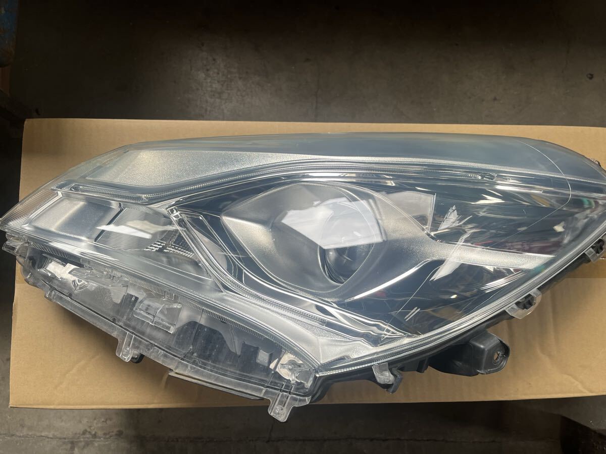 ヴィッツ 130 後期 純正 LED テールランプ 左右 KOITO 52-305 52-307
