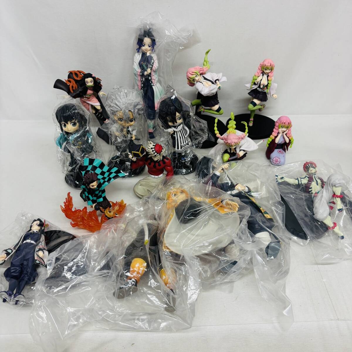 新品】限定 鬼滅の刃 全集中展 グッズ 幕間画 缶バッジ 胡蝶しのぶ