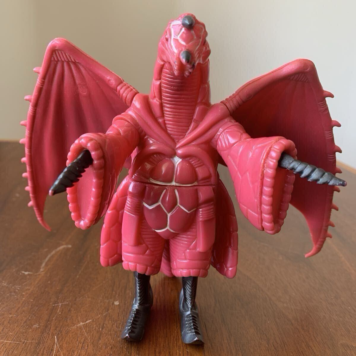 ウルトラマンソフビ パワードドラコ リペイント完成品の落札情報詳細
