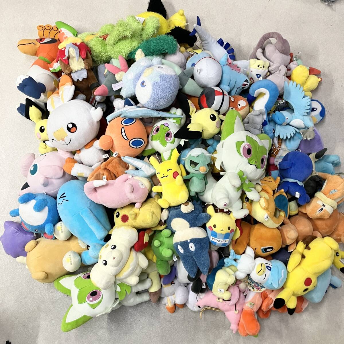 目立った傷や汚れなし】ポケモンセンター Oops! ルチャブル マスコット