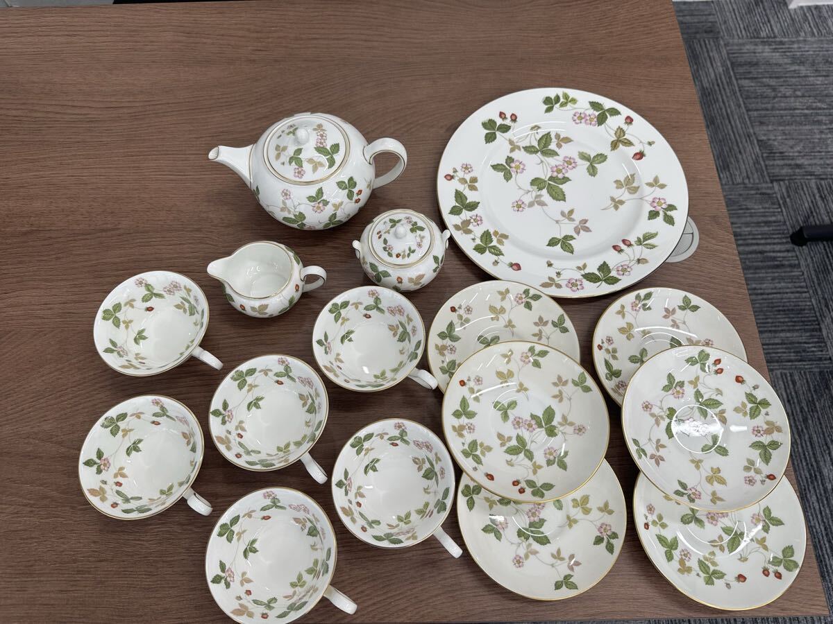 新品】新品 ウェッジウッド ワイルドストロベリー ティーコゼ & ティー