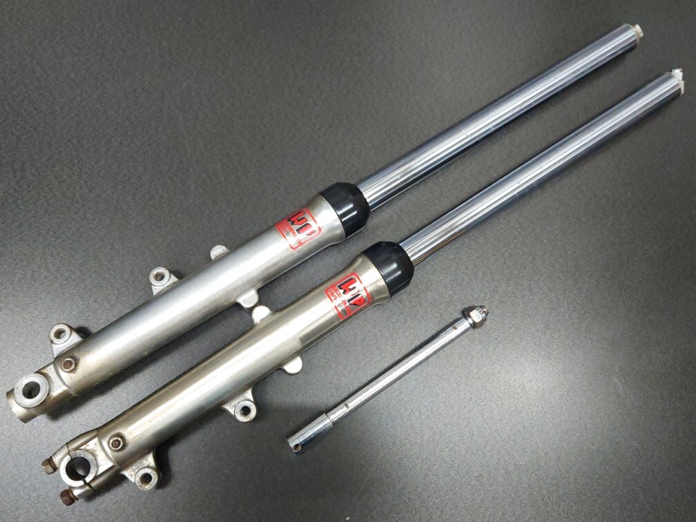 SR400 SR500用 WP/ホワイトパワースプリング入り フロントフォーク [71