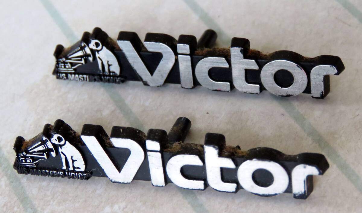 傷や汚れあり】Victor ビクター スピーカー エンブレム 9．2cm 2個