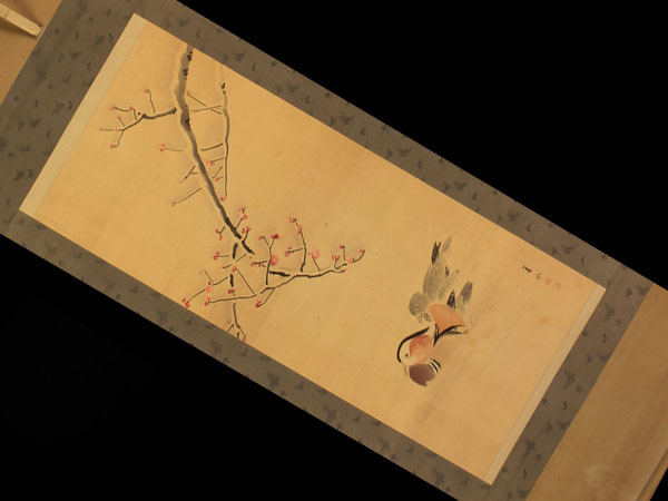 中古】【真作】永田春水【紅梅鴛鴦図】◇絹本◇共箱◇掛軸 y05175の