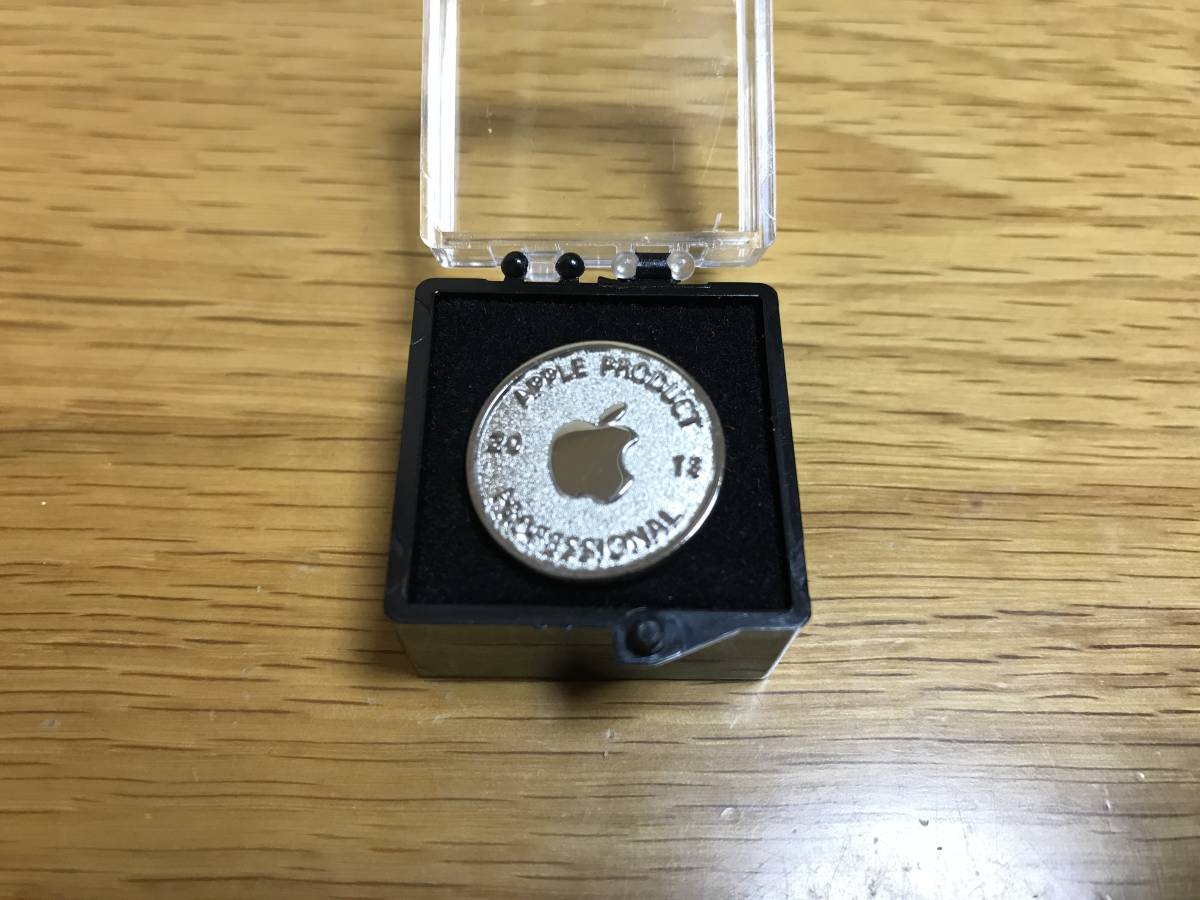 Apple ピンバッジprofessional2013