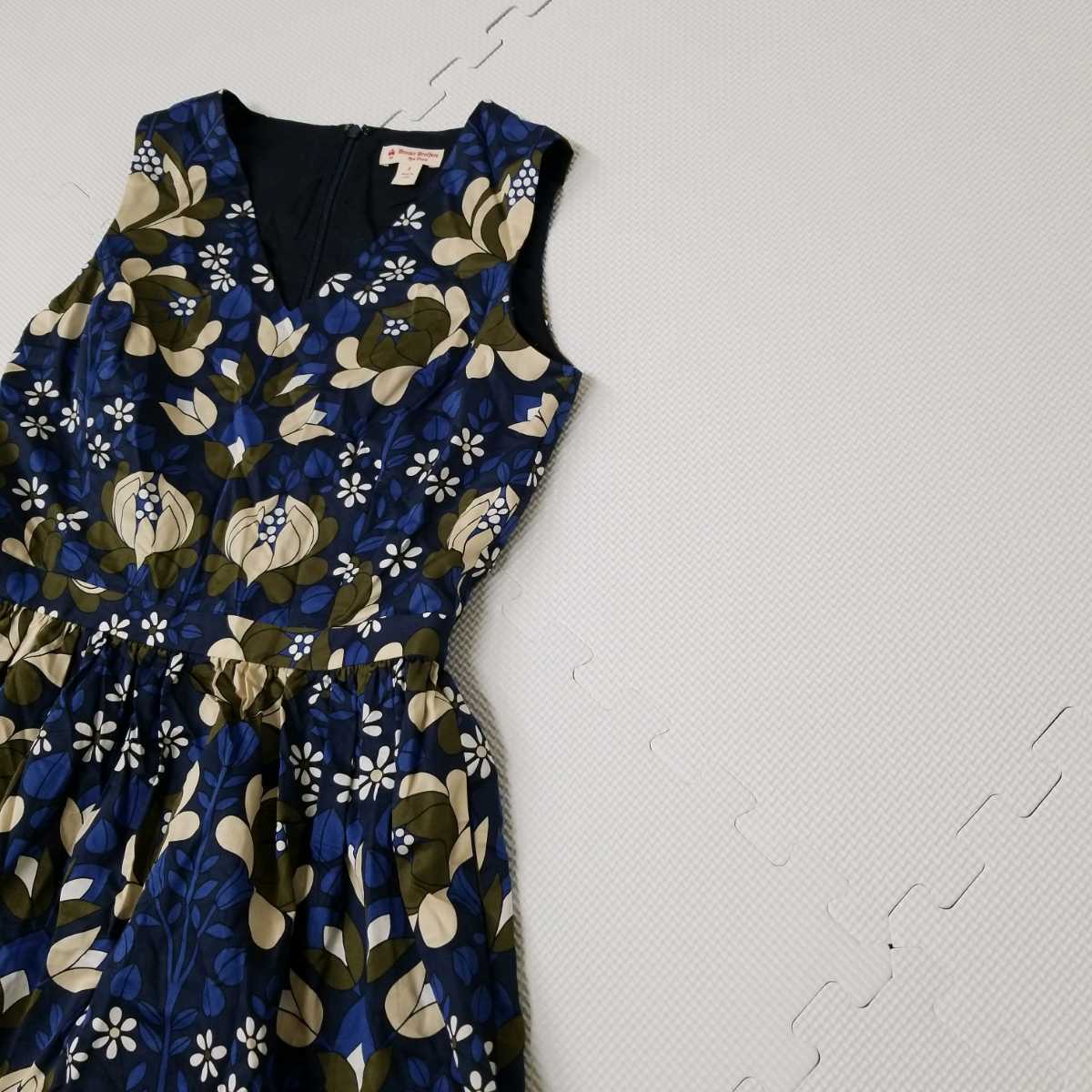 C ほぼ美品 Brooks Brothers Red Fleece ブルックスブラザーズ 花柄 フレア 膝丈 ワンピース ノースリーブ レディース サイズ4 総柄 の落札情報詳細 ヤフオク落札価格情報 オークフリー スマートフォン版