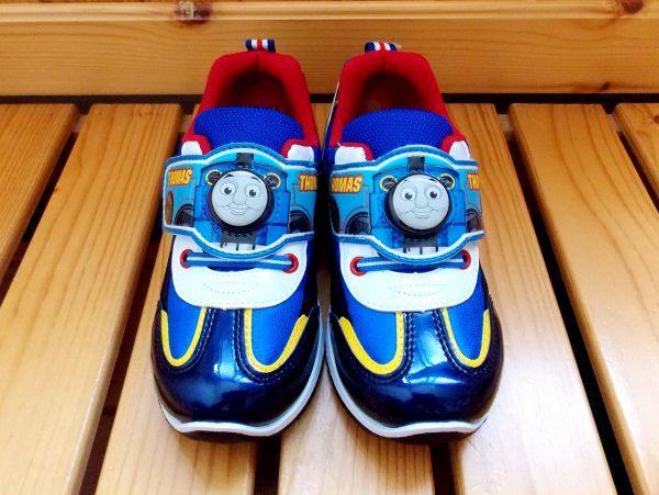 新品 送料無料 海外 即決 きかんしゃトーマス 光るスニーカー 靴 Th7007 0cm の落札情報詳細 ヤフオク落札価格情報 オークフリー スマートフォン版