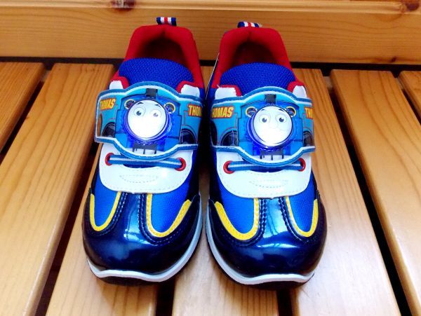 新品 送料無料 海外 即決 きかんしゃトーマス 光るスニーカー 靴 Th7007 0cm の落札情報詳細 ヤフオク落札価格情報 オークフリー スマートフォン版