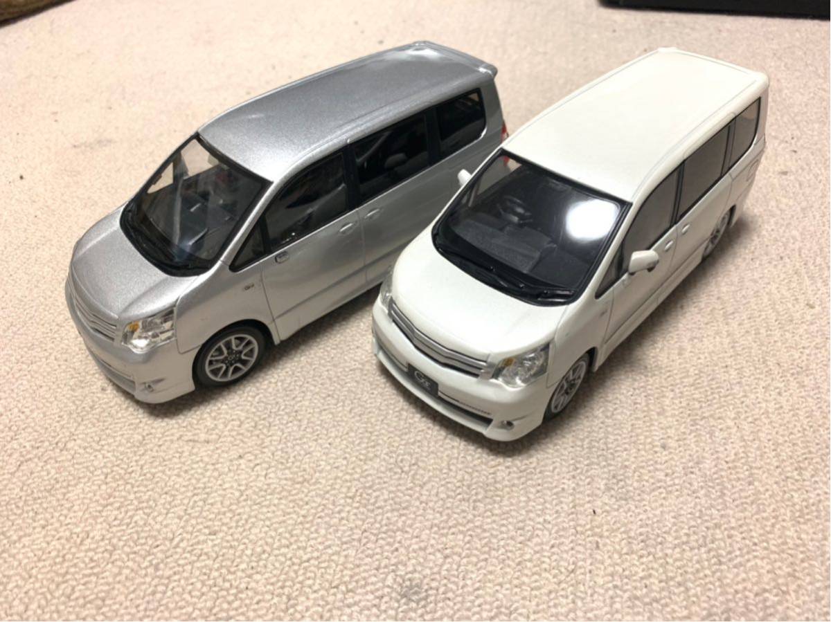 ☆レア☆ 1/24 トヨタ カラーサンプル ミニカー ノア 70系 G