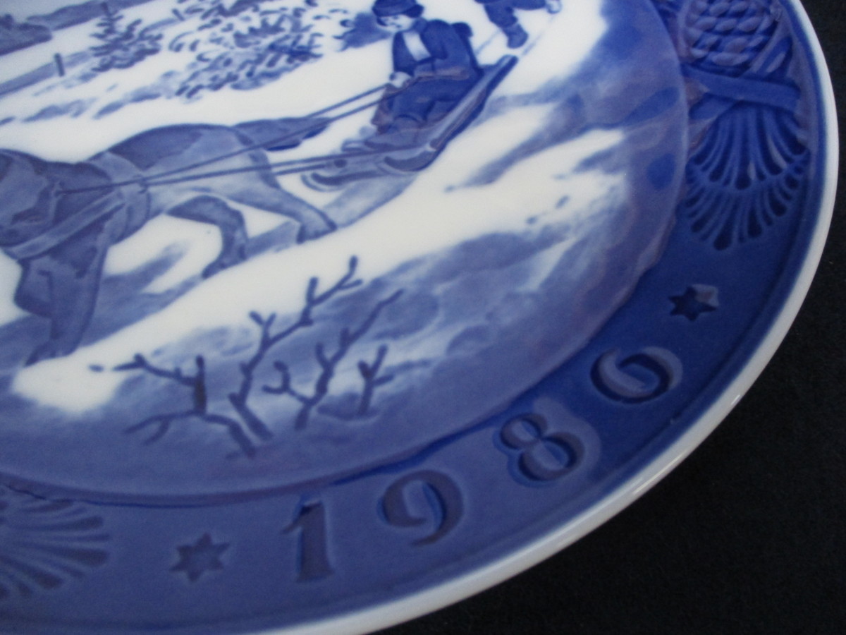 S358 Royal Copenhagen ロイヤルコペンハーゲン クリスマスプレート 1986 18cm ブルー 青色 洋食器 飾皿 Christmas イヤープレート D 1 の落札情報詳細 ヤフオク落札価格情報 オークフリー スマートフォン版