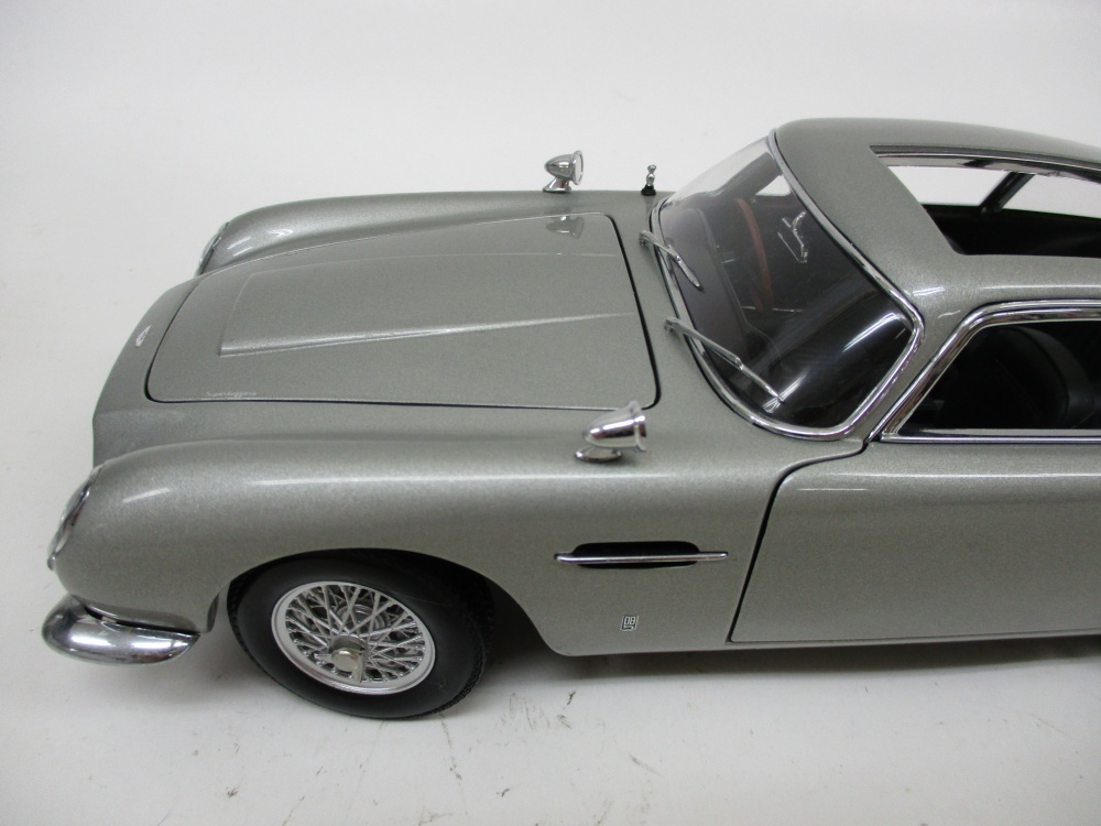 311Y オートアート アストンマーチン DB5 1/18 ミニカー 007 GOLD